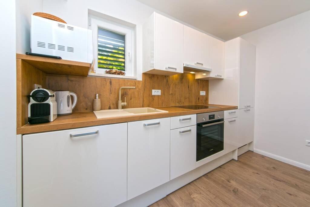 Apartman Macan Brela Exterior foto