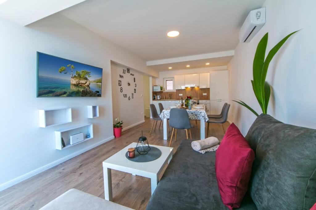 Apartman Macan Brela Exterior foto