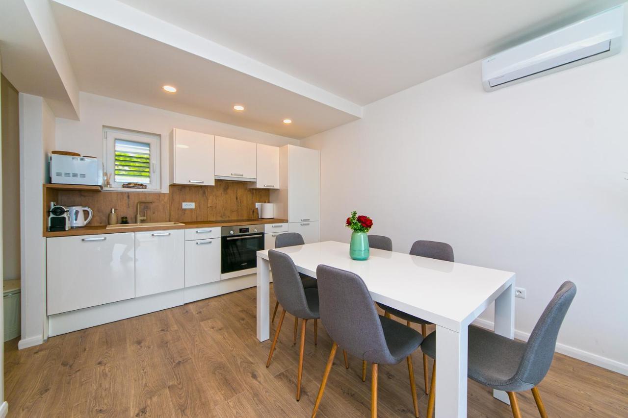 Apartman Macan Brela Exterior foto